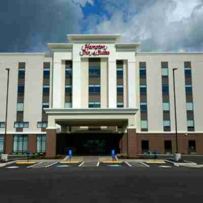 Hampton Inn & Suites Syracuse-North (Airport Area) Hotel Exterior