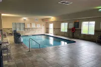 La Quinta Inn & Suites by Wyndham Ankeny IA / Des Moines IA 2402 SE Tones Dr., Ankeny, Io - Pools