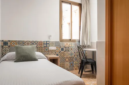 Hostal Baler Отели рядом с достопримечательностью «Павильон Германии»