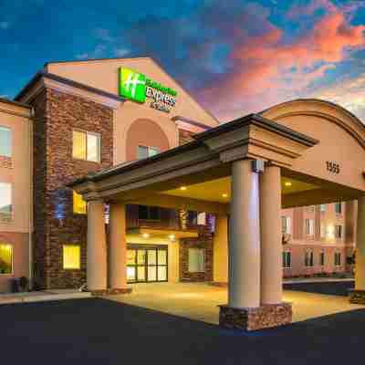 Holiday Inn Express & Suites Cedar City Hotel Exterior