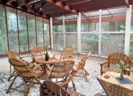 Wisma Purba Danarta Отели в г. Gajahmungkur