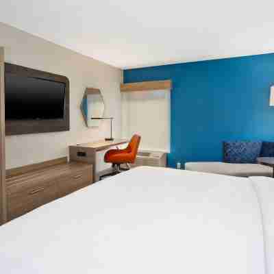 Holiday Inn Express & Suites Dover Rooms