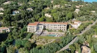 Hôtel la Villa Douce Hotels near Point de vue, col du Rayol Canadel