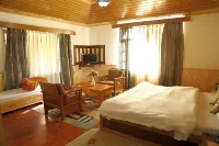 Hotel Mountain Trail Manali - Bed and Breakfasts