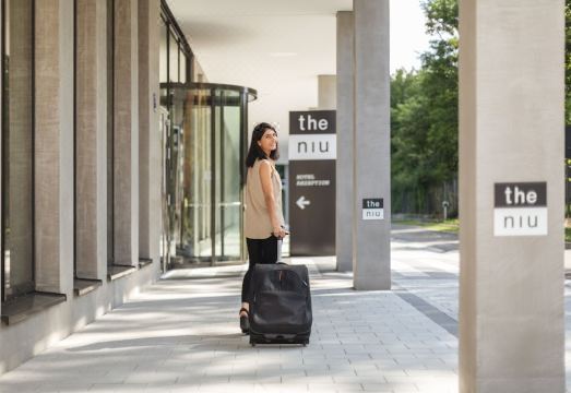 3. 홀리데이 인, ..