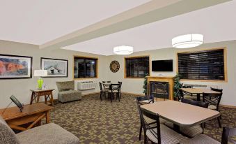 Super 8 by Wyndham Lebanon - Housity
