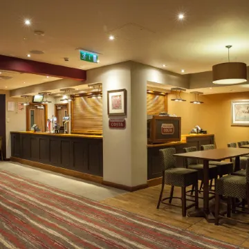Premier Inn London Bank (Tower) Отели рядом с достопримечательностью «HMS Белфаст»