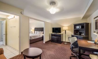 Clarion Inn & Suites Central Clearwater Beach