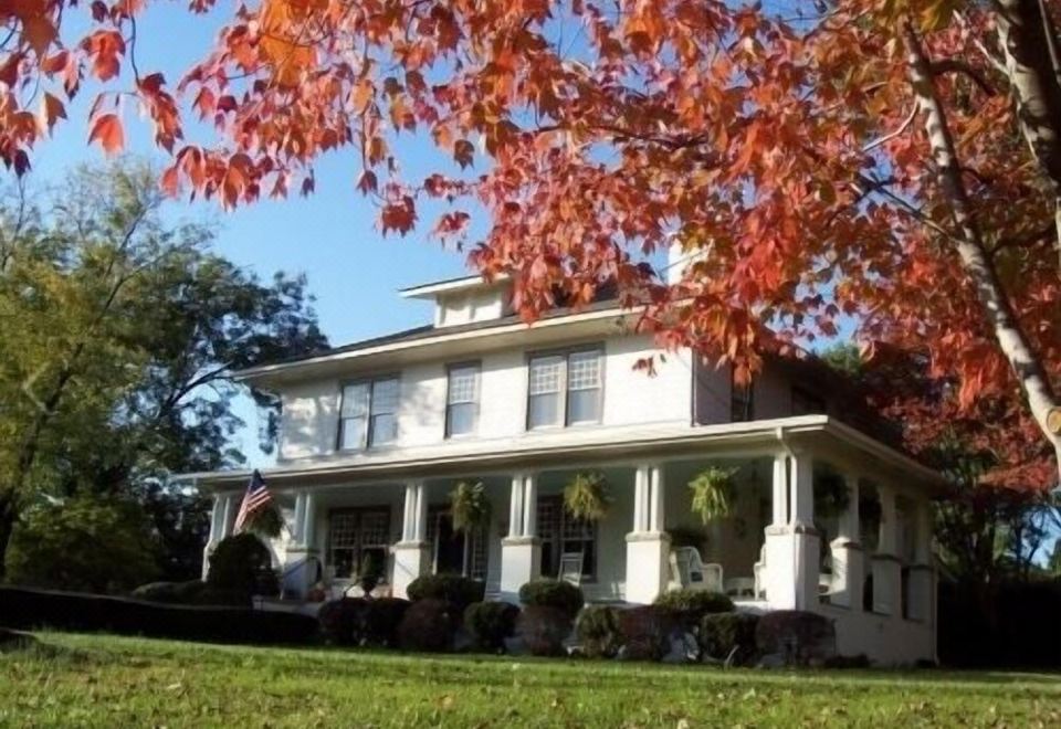 Hunter House Bed and Breakfast - Housity