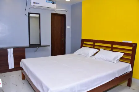 Chandra Royal Residency Отели рядом с достопримечательностью «Sripuram Golden Temple»