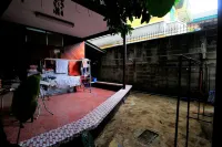 Anurak Guesthouse Hotel di Thon Buri