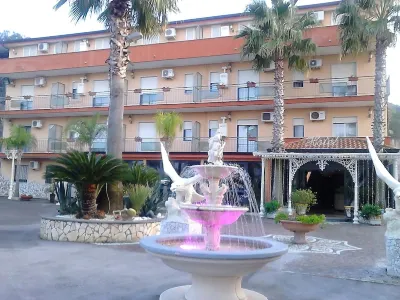 Hotel Happy Days Отели рядом с достопримечательностью «Bar tabacchi il tempio del caffe»