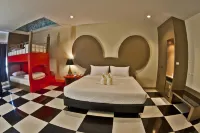 OMG Hotel Hotels near Wat Pho Ban Non Than