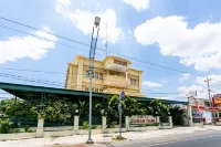 RedDoorz Plus Near Alun Alun Karanganyar Các khách sạn ở Karanganyar