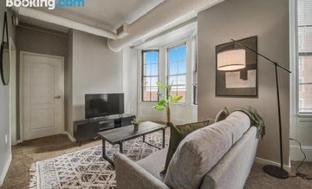 Frontdesk Osborn Apts Downtown Cleveland - Housity