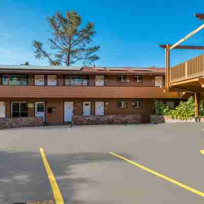 Clarion Collection Carmel Oaks Inn Hotel Exterior