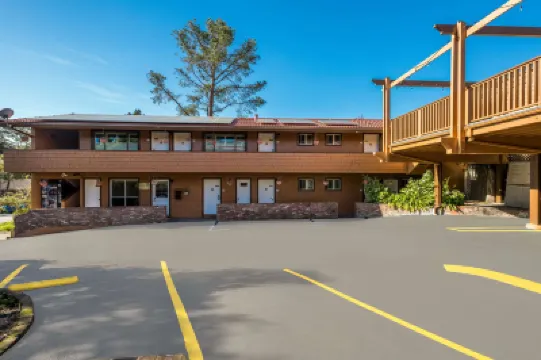 كلاريون كوليكشن كارميل أوكس إن Hotels near كارميل-بي-ثي-سي