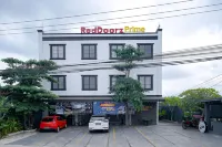 RedDoorz Premium @ Raja Hostel Syariah Lampung Các khách sạn gần Sân bay Radin Inten II