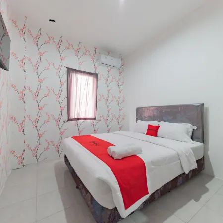 RedDoorz Syariah Plus Near Tugu Bubur Ayam Cianjur