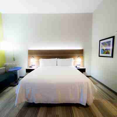 Holiday Inn Express & Suites Statesville Rooms
