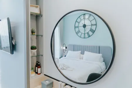 Emka Lodge Studio Room Apartement Surabaya Отели рядом с достопримечательностью «Loop»