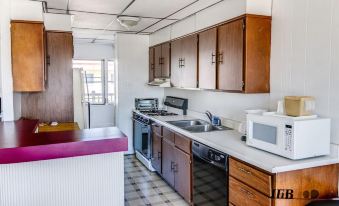 The Coral Sands Motel - Housity