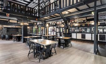 The Fox and Hounds Historic Hotel