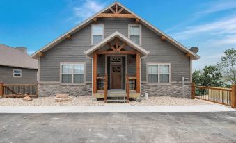 Lavish Retreat w/ Decks, Steps to Table Rock Lake!