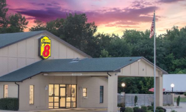 Super 8 by Wyndham Clarksville AR