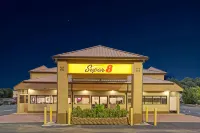 Super 8 by Wyndham Suwanee