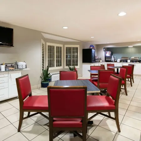 Baymont by Wyndham Braselton / Winder