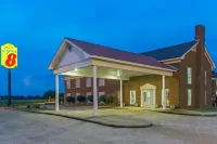 Super 8 by Wyndham Tallulah La Hotels near Diva Beauty Supply