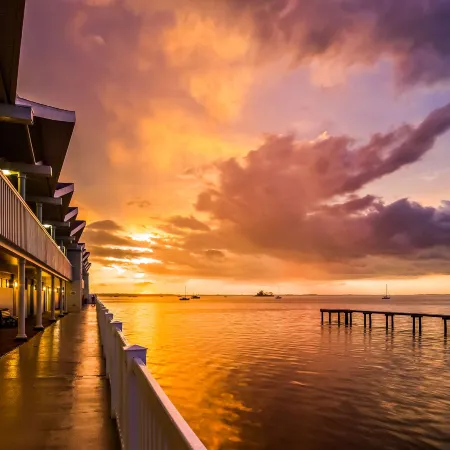 Best Western Plus Yacht Harbor Inn