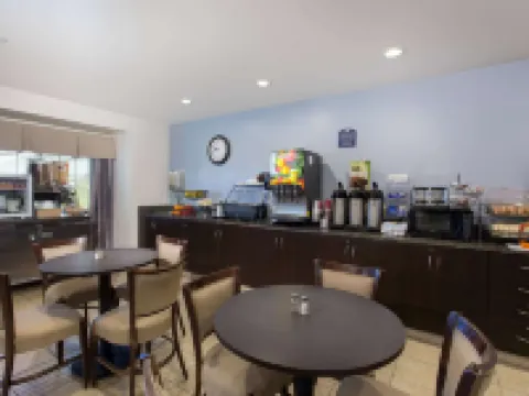 Microtel Inn & Suites by Wyndham Klamath Falls Hotels in Altamont