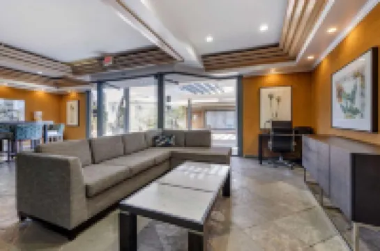 ดิเอนซินีทัน โฮเทลแอนด์สวีทส์