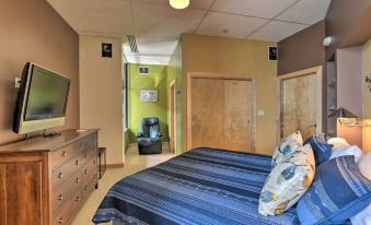 Idyllic Dtwn Anchorage Condo w/ Fireplace!