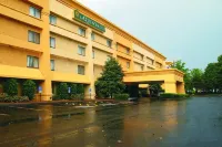 La Quinta Inn & Suites by Wyndham Nashville Franklin Hotels in Williamson County