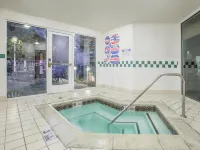 Hawthorn Suites by Wyndham Livermore Wine Country - Hot Tub
