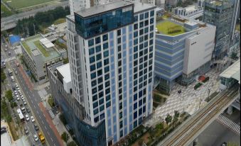I Square Hotel - Housity
