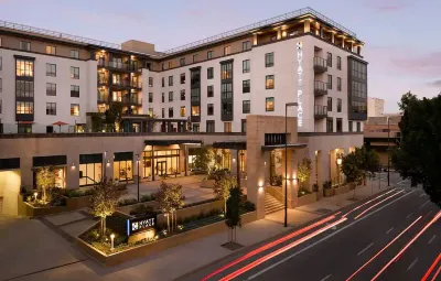 Hyatt Place Pasadena Hotel dekat Arlington Garden