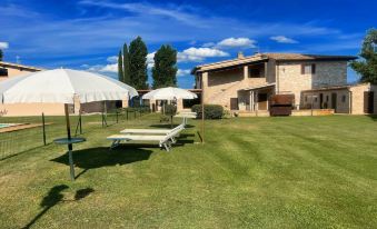 Sleeps 11 - Huge Charming Italian Villa & Pool - Aircon - Wifi