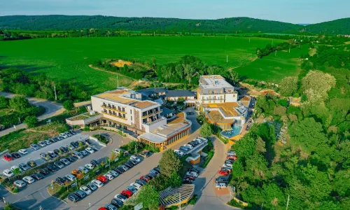 Maximus Resort