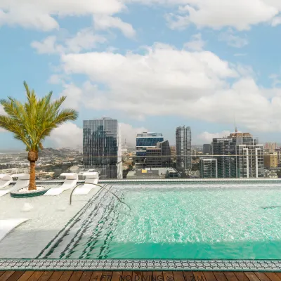 Hôtel Swexan Hotels near Klyde Warren Park