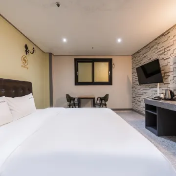 Changwon Sangnam-Dong Hall-in-One