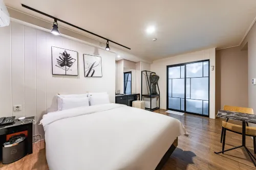 Box Hotel
