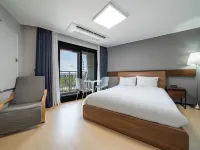 Sokcho Chonpines Beach Hotel Hotels near Seorak Sunrise Park