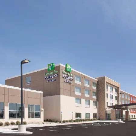 Holiday Inn Express & Suites STERLING HEIGHTS-DETROIT AREA by IHG