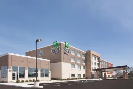 Holiday Inn Express & Suites Sterling Heights-Detroit Area Отели рядом с достопримечательностью «Birmingham Jewelry»