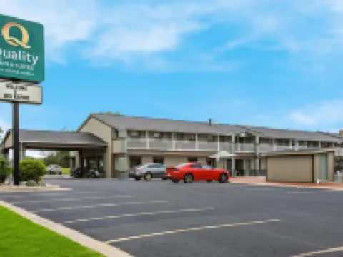 Quality Inn & Suites Big Rapids Near University Hotels in Mecosta County