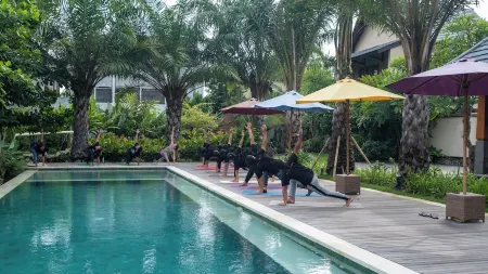 The Grand Villandra Resort Lovina Отели рядом с достопримечательностью «GKII BUKIT KALVARI BANYUSERI»